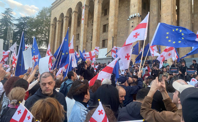 "რუსეთი ოკუპანტია, არა რუსულ კანონს" - რა სათქმელი აქვთ აქციის მონაწილეებს