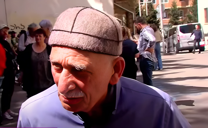 ნაგავი, სამშობლოს გამყიდველები რუსეთისკენ მიიწევენ - აქციის მონაწილე