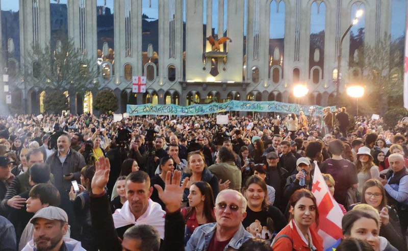 რუსულ კანონს არ გაგატანინებთ! - რუსთაველის გამზირი ისევ გადაჭედილია