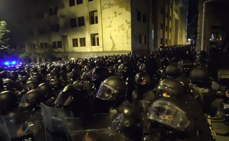პარლამენტთან გამართული აქციის დროს, სამართალდამცავები თავად უქმნიდნენ საფრთხეს ადამიანთა ჯანმრთელობას - DRI