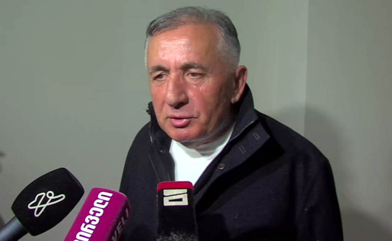 "ახალგაზრდები თრობის ქვეშ იყვნენ" - ბეჟან წაქაძე თავს აქციის მონაწილეებს ესხმის