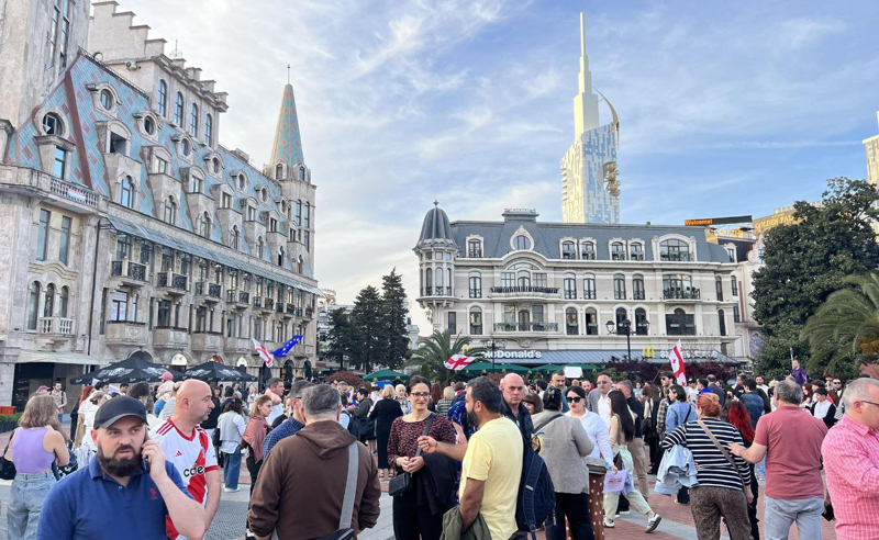 "არა რუსეთს!" - ბათუმში, ერას მოედანზე რუსულ კანონს აპროტესტებენ
