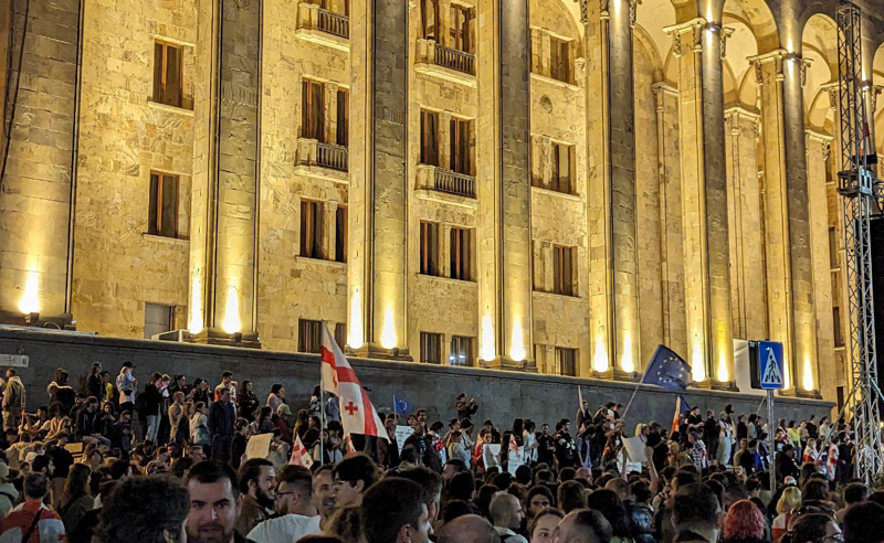 "ხელისუფლება კონსტიტუციას არღვევს" - საკონსტიტუციო სასამართლოს ყოფილი მოსამართლეები