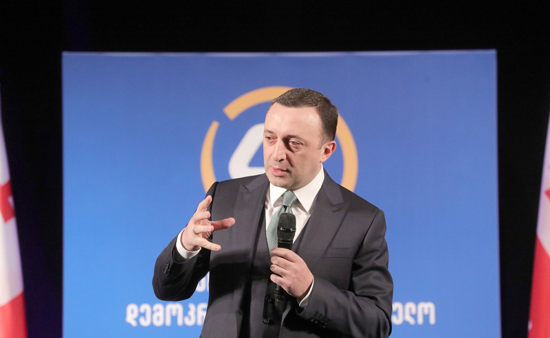 ვისი დამსახურებაა ეს? - რას ეუბნება ღარიბაშვილი აქციაზე მდგომ ახალგაზრდებს