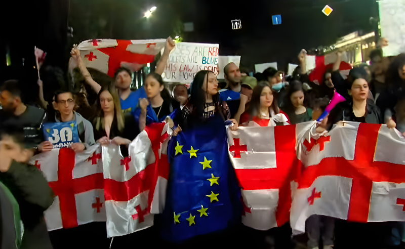 აქციის მონაწილეები მსვლელობით უზენაეს სასამართლოსთან მივიდნენ