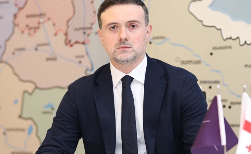 უწყვეტი აქციებით დამფრთხალი „ოცნება“ აიძულებს პატიოსან საჯარო მოხელეებს, მასწავლებლებს, დირექტორებს, გამოვიდნენ რუსული კანონის მხარდამჭერ აქციაზე - მირაკლი ეძგვერაძე