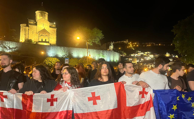 აქციის მონაწილეები მსვლელობით ევროპის მოედანზე მივიდნენ