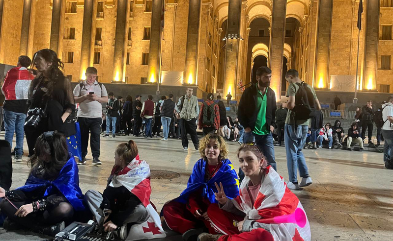 შსს-ს თანამშრომლებმა აქციის მონაწილეებს რუსთაველის გამზირის კვლავ გადაკეტვის უფლება არ მისცეს