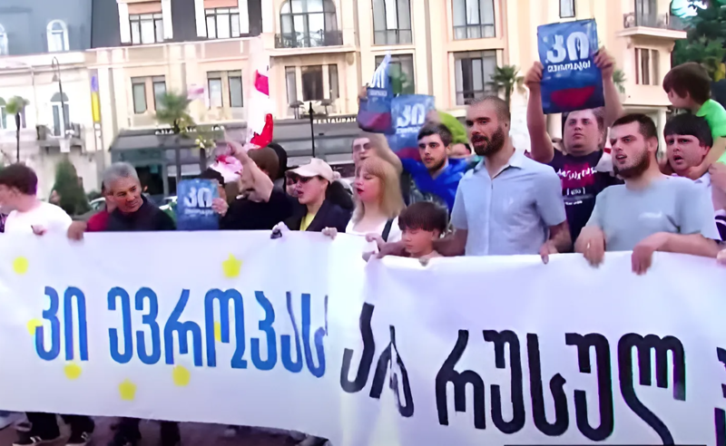 "არა რუსულ კანონს, კი ევროპას" - რუსული კანონის მოწინააღდეგეების მასშტაბური მსვლელობა ბათუმში