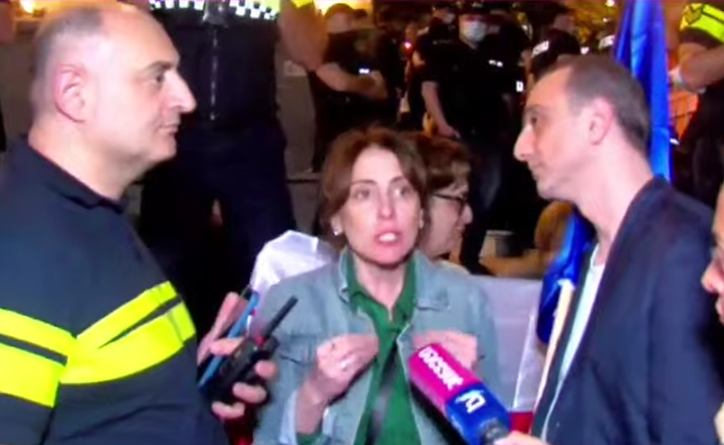 "დასანქცირდება "ხარება" და ტიკ-ტოკერი სირაძე" - პოლიციამ დეპუტატს დროშების აღმართვის უფლება არ მისცა