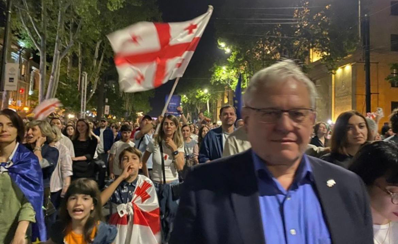 პარლამენტმა კანონის მიღება უნდა შეწყვიტოს - ბუნდესტაგის წევრი ევროპულ მარშს შეუერთდა და ვიდეოს აქვეყნებს
