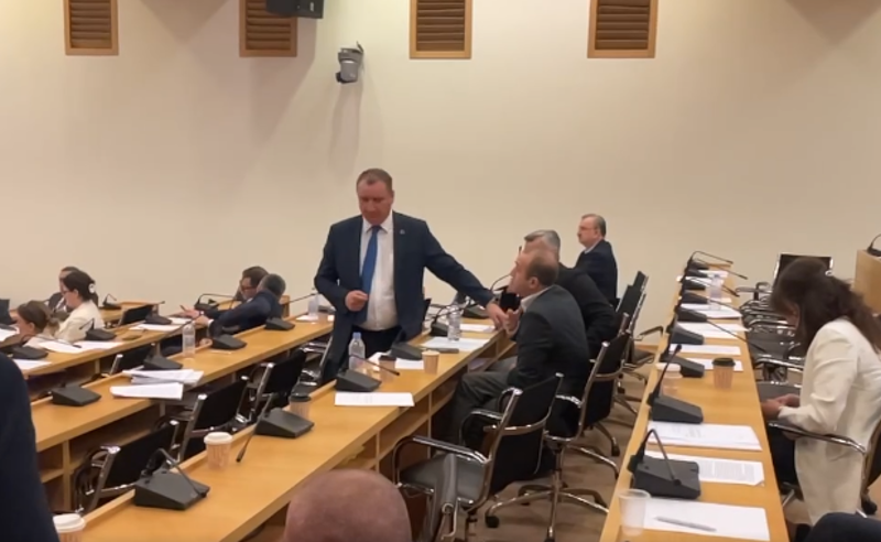 იაგო ხვიჩიამ დარბაზი პროტესტის ნიშნად დატოვა