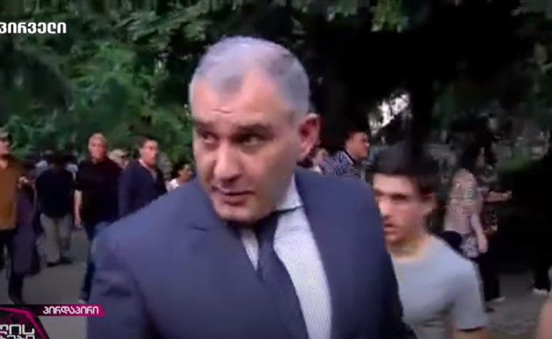რუსული კანონის მხარდამჭერ აქციაზე ჯანდაცვის მინისტრი მივიდა