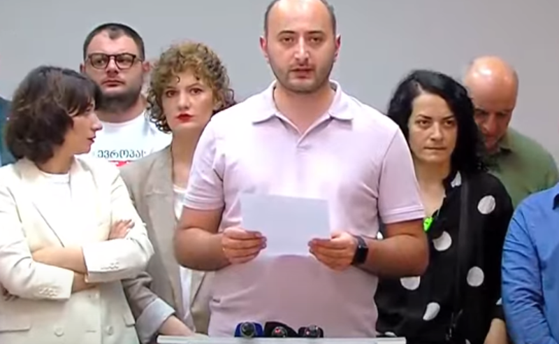რუსულ კანონთან ბრძოლა გადამწყვეტ ფაზაში შედის, გელით 5-ზე პარლამენტის უკან – NGO-ები