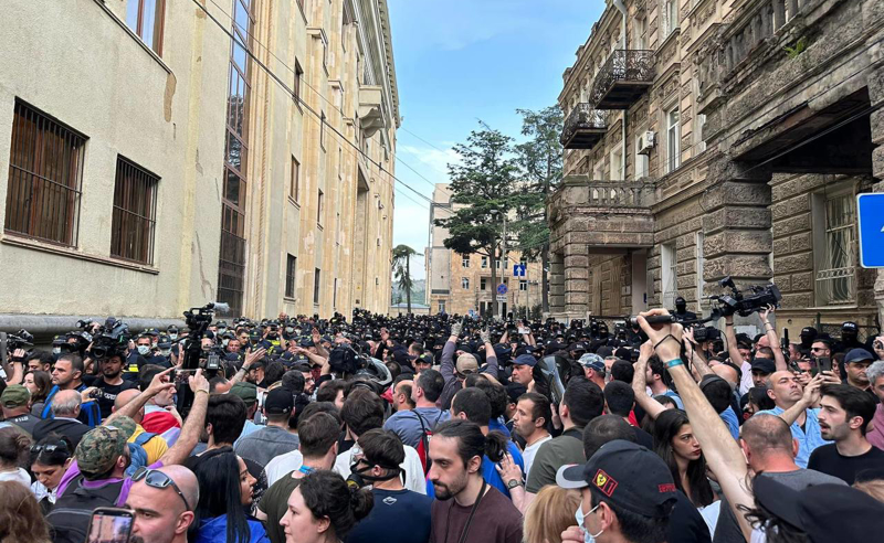 აქციის ორგანიზატორები: გენერატორის შეტანის უფლებას არ გვაძლევენ 