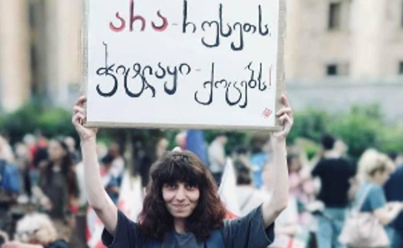 "არა რუსეთს, ჭიტლაყი ქოცებს" - მწერალი ლია ლიქოკელი