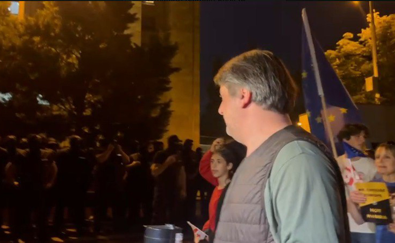 აქციის მონაწილეების ნაწილი კანცელარიისკენ დაიძრა