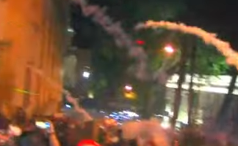 23:33 სთ: - სპეცრაზმი ისევ ცრემლსადენ გაზს ისვრის