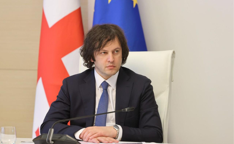 "პრემიერი აშშ-ში მიწვეულ იქნა დათქმით" - რა განცხადებით პასუხობს საგარეო უწყება ამერიკის საელჩოს