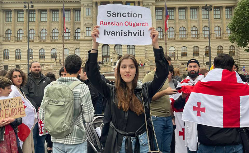 არა რუსულ კანონს - ემიგრანტების აქცია პრაღაში