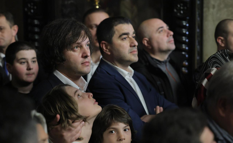მთავრობის ადმინისტრაციამ ყველა ფოტო, სადაც სააღდგომო ლიტურგიაზე პრეზიდენტი ჩანდა, მოჭრა