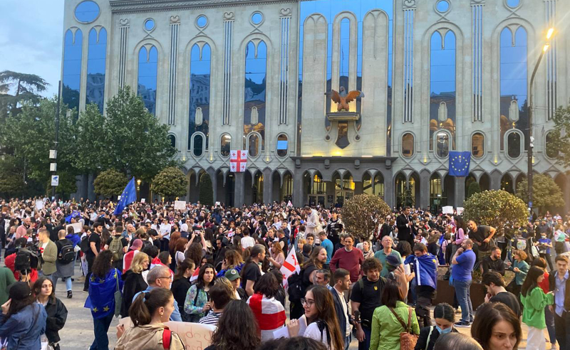 "ეს არის ჩვენი თაობის 9 აპრილი" - პარლამენტთან აქციისთვის ემზადებიან