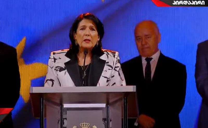 საჯარო სამსახური არ ნიშნავს მონობას, შენი ქვეყნის ერთგული უნდა იყო - პრეზიდენტი