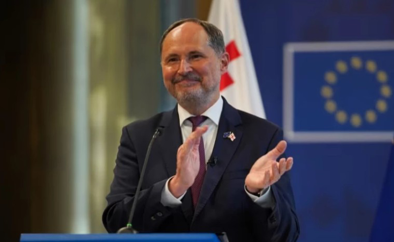 დრო იწურება, არ გაუშვათ შანსი ხელიდან! დარჩით ევროკავშირის გზაზე! - ჰერჩინსკი "ოცნებას"