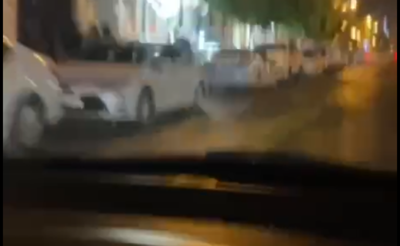 აღმაშენებლის გამზირი პოლიციის მანქანებით არის სავსე