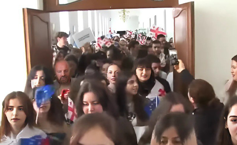 "გამოდი" - სტუდენტები ბათუმის სახელმწიფო უნივერსიტეტში შევიდნენ 