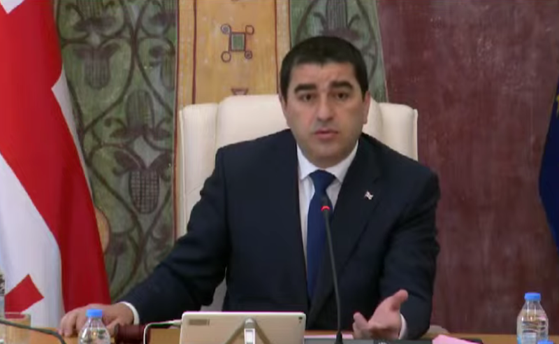 ქალბატონო თინა, ნუ დაკარგავთ სახეს - დაპირისპირება ბუროს სხდომაზე