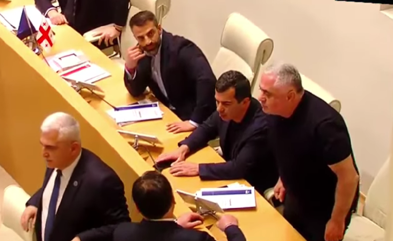 დაპირისპირების მორიგი რაუნდი პარლამენტში - აქტიურობს ვიქტორ ჯაფარიძე