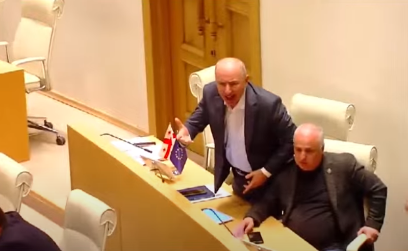 შენ ხომ არ უბერავ, მართლა?!“ - მაჭარაშვილი ჩარკვიანს