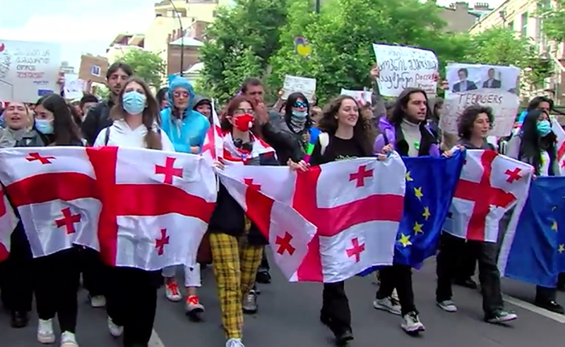 რუსთაველის გამზირი გადაიკეტა - პარლამენტთან სტუდენტები მარშით მივიდნენ
