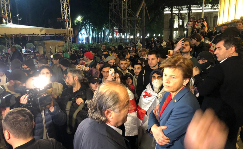 ლატვიის საგარეო საქმეთა მინისტრი რუსთაველის გამზირზე, აქციაზე მივიდა