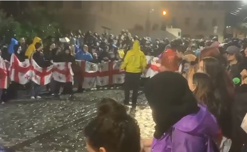 აქციის მონაწილეები "ოცნების" ოფისთან მივიდნენ - ადგილზე პოლიციაა მობილიზებული