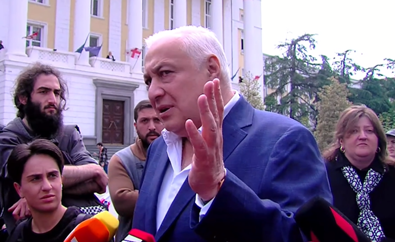 კანონი რუსული არ არის, ქართულია - ტექნიკური უნივერსიტეტის რექტორი შვილების თაობის წინააღმდეგ