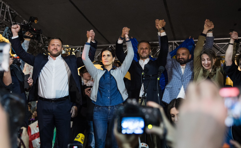 "გუშინდელ გამოსვლაში ქართველ ხალხს დავპირდი, რომ ისინი მარტო არ არიან, მათ ვხედავთ და მათი ადგილი EU-ია" - ცაჰკნა