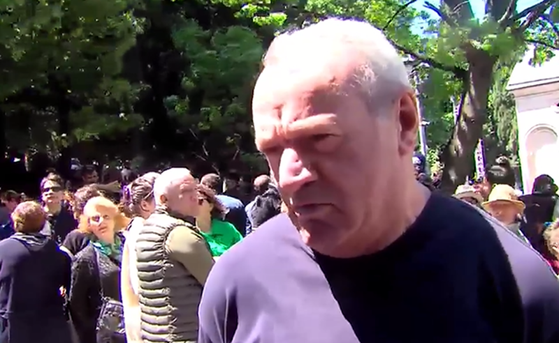 იმის მიუხედავად, რომ აქ ვდგავარ, ეს არ ნიშნავს, რომ მე არ ვარ ევროპული მომავლის მომხრე - ერთ-ერთი მოქალაქე