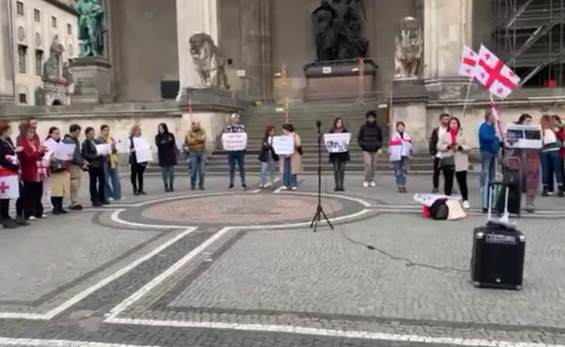 "ერთ დღეს ყველა ერთად გავიღვიძებთ ევროპაში" - რუსული კანონის საწინააღმდეგო აქცია მიუნხენში
