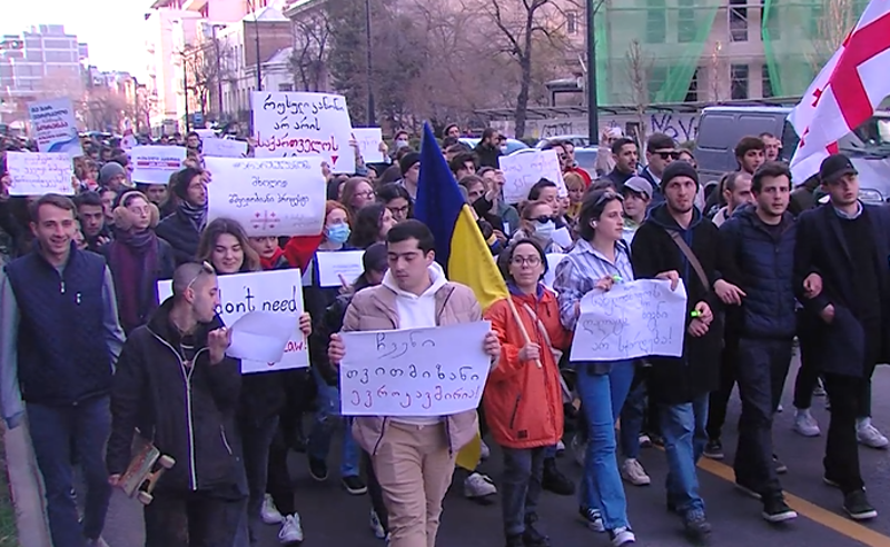 სტუდენტები პროტესტისთვის ემზადებიან - უცვლელი მოწოდებით ახალგაზრდები დღესაც ქუჩაში აპირებენ გასვლას