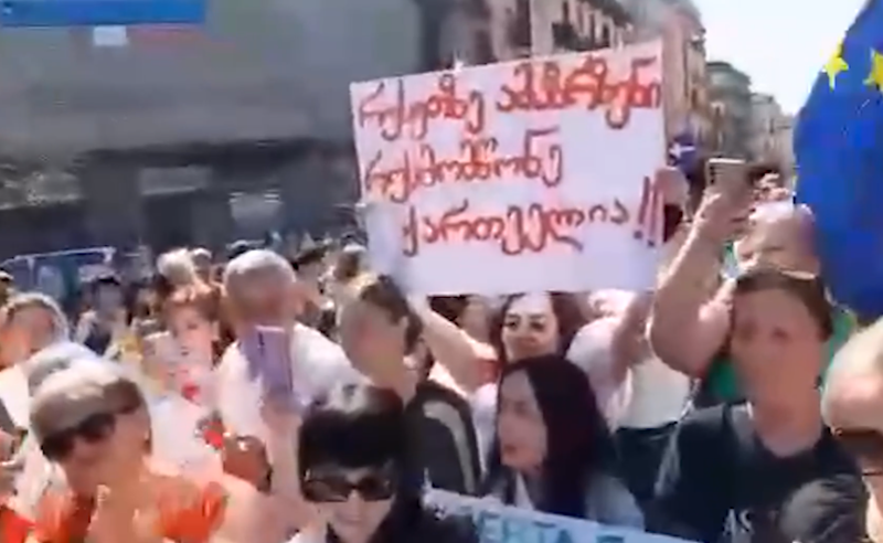 რუსული კანონის საწინააღმდეგო აქცია ნეაპოლში