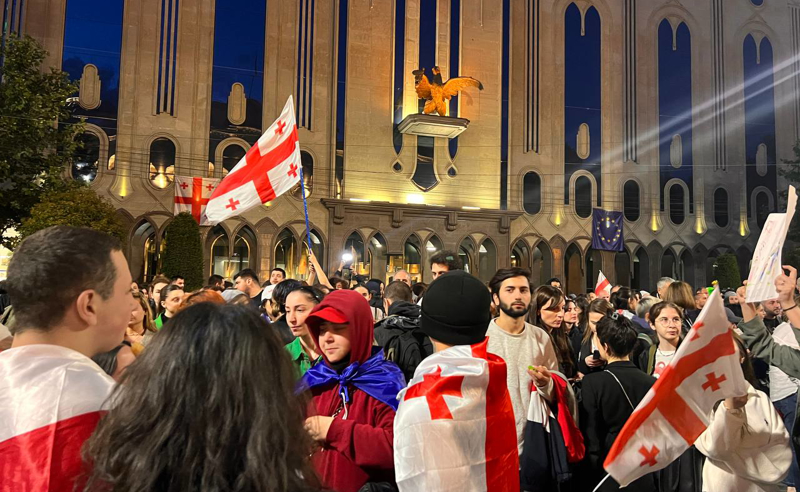 "ჩვენი მოთხოვნა ევროპული მომავალია” - რუსული კანონის წინააღმდეგ მიმდინარე აქციას მედიკოსები შეუერთდნენ