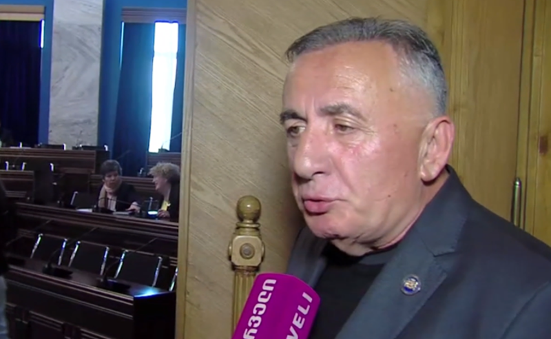 ვინც აპროტესტებს ამას (თავმოყვარეობა არ აქვს) - ბეჟან წაქაძე 