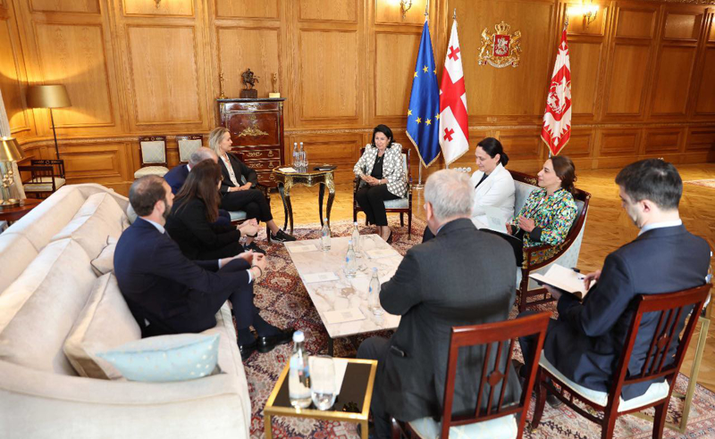პრეზიდენტი იტალიის პარლამენტის საგარეო და ევროგაერთიანების საქმეთა კომიტეტის დელეგაციას შეხვდა