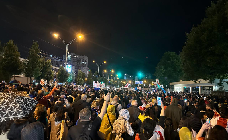 "ემსახურეთ საქართველოს" - რუსული კანონის საწინააღმდეგო აქციის მონაწილეები შსს-სთან არიან