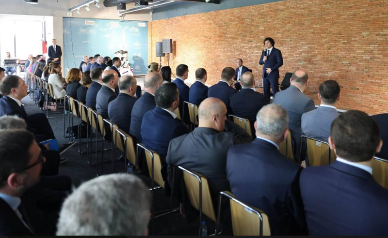 პრემიერი ეკონომიკის სამინისტროს თანამშრომლებს შეხვდა - რაზე ისაუბრეს რუსული კანონის დამტკიცებამდე ერთი დღით ადრე? 
