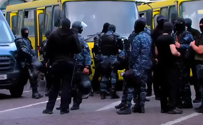 თავისუფლების მოედანი სპეცრაზმით გადაივსო 