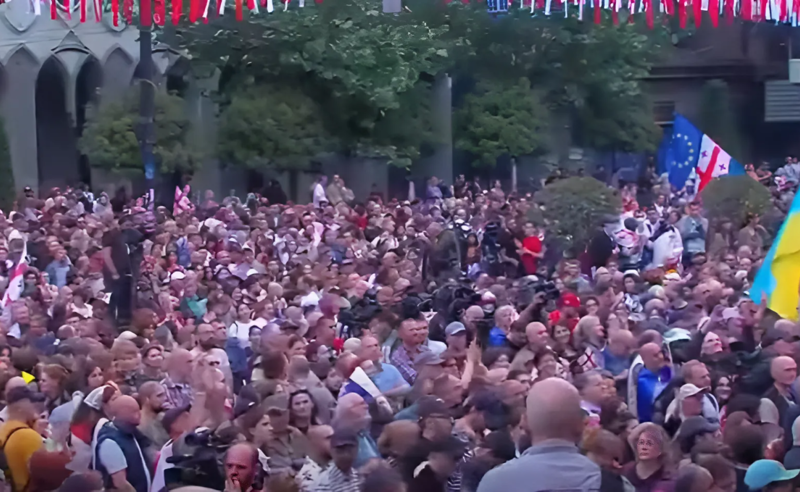 ქვეყნის ღალატის აქტი გაფორმებულია - რუსთაველის გამზირი ხალხით გადაივსო 