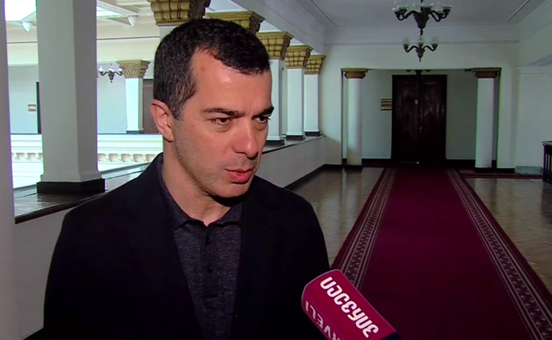 დაჩი ბერაია რუსულ კანონზე ხელმოწერით ამაყობს